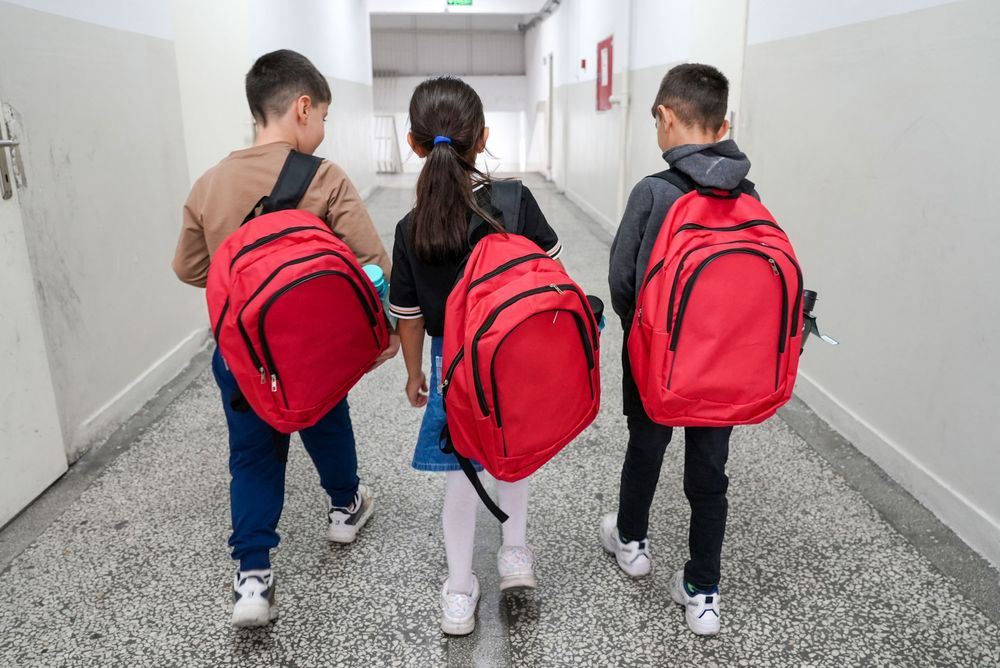 Dört okulda 280 öğrenciye eğitim malzemesi